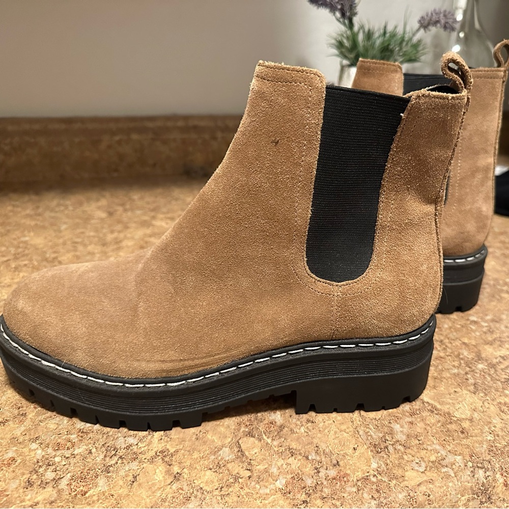 Women’s lug boots